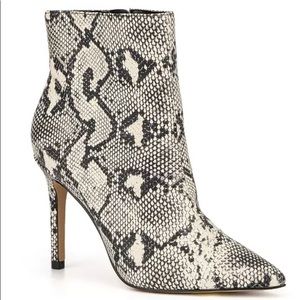 New York and company women’s animal print booties